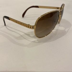 Prada woman’s sunglasses